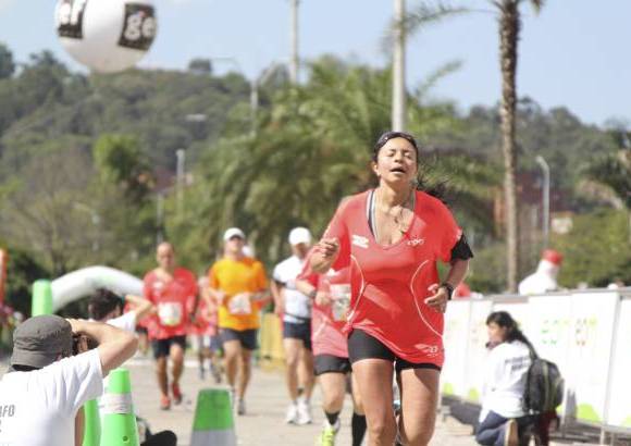 Esteban Jaramillo y Sebasti&#225;n Salazar - M&#225;s de 10 mil competidores se dieron cita en esta hist&#243;rica cita deportiva que se corr&#237;a en las modalidades de 5, 10, 21 y 42 kil&#243;metros.