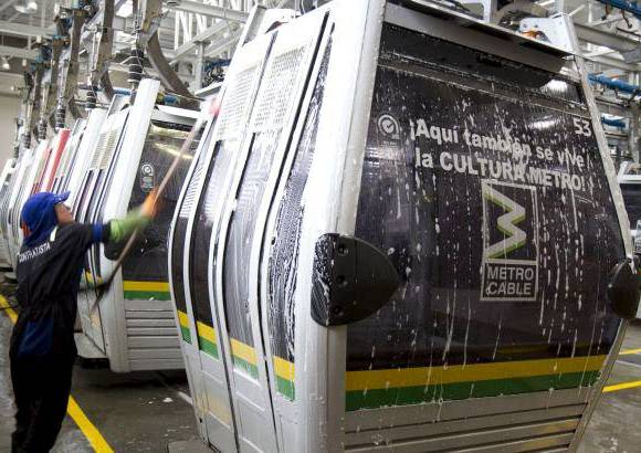 - Una vez por a&#241;o, siempre en la &#233;poca de Semana Santa y de Pascua, las l&#237;neas J, K y Cablearv&#237; son sometidas a trabajos de mantenimiento.