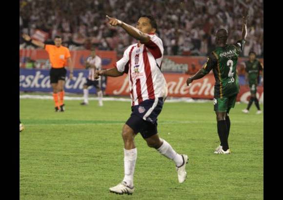 Colprensa - Un gol de carambola en el minuto 86 del ca&#241;onero Carlos Bacca dio la victoria el equipo de Diego Uma&#241;a, que se fue en ventaja en el primer tiempo con un anotaci&#243;n del mismo Bacca en el minuto 11 y otra de V&#237;ctor Cort&#233;s en el 17.