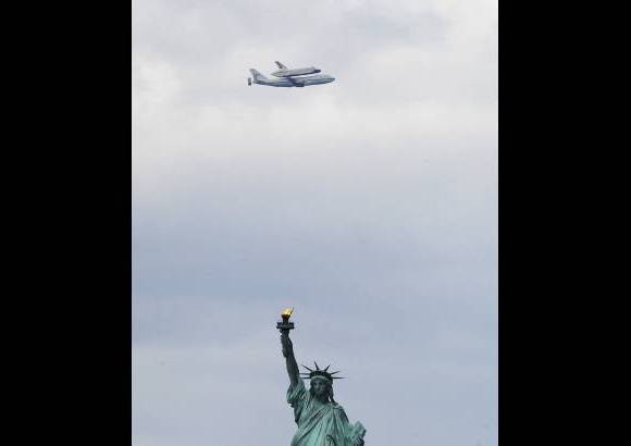 Foto Reuters - Sin embargo, antes el Enterprise permanecer&#225; varias semanas en el aeropuerto Kennedy hasta que sea desacoplado del B47 que lo trajo a Nueva York.