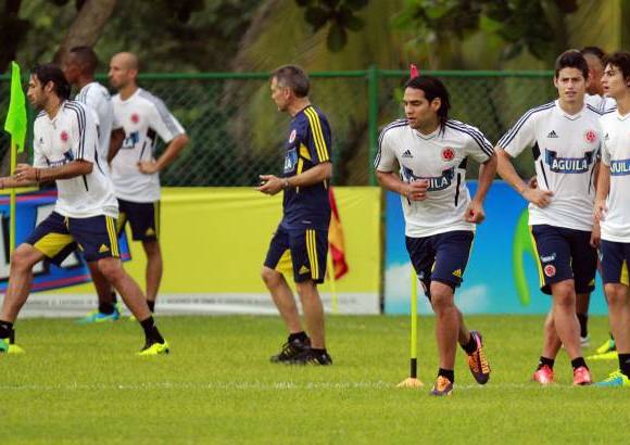 COLPRENSA - El entrenamiento se cumpli&#243; con recuperaci&#243;n f&#237;sica para la mayor&#237;a de los jugadores y acondicionamiento con bal&#243;n en trabajo t&#225;ctico para Mej&#237;a y Aldo Leao.