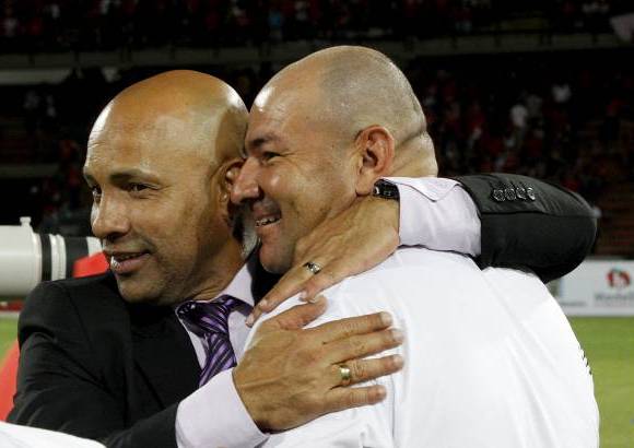 Donaldo Zuluaga - Saludo de viejos conocidos entre el Chusco Sierra, de Millos, y P&#225;nzer Carvajal, de la casa roja.