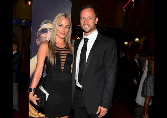 AP - Steenkamp le escribi&#243; un mensaje de amor para San Valent&#237;n, horas antes de morir tiroteada. &quot;&#191;Qu&#233; escondes en la manga para tu amada ma&#241;ana?&quot;, le escribi&#243; el mi&#233;rcoles a Pistorius, en un mensaje enviado a trav&#233;s de Twitter.