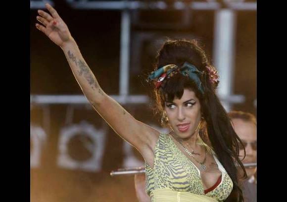 Reuters - La cantante que sedujo al mundo con su fuerte voz ten&#237;a previsto sacar al mercado su tercer disco pr&#243;ximamente.