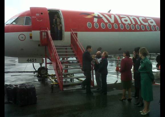 Juan José García Villegas - Los empleados de SAM, ho y de Avianca, se fundieron en emocionantes abrazos.