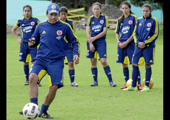 Colprensa - Con trabajos f&#237;sicos, t&#225;cticos y espec&#237;ficos, el equipo poco a poco ha ido amalgam&#225;ndose, pese a que la mayor&#237;a de las jugadoras convocadas debutar&#225;n con la selecci&#243;n en Brasi