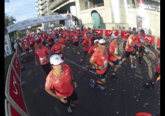 Esteban Jaramillo y Sebastián Salazar - Más de 10 mil competidores se dieron cita en esta histórica cita deportiva que se corría en las modalidades de 5, 10, 21 y 42 kilómetros.