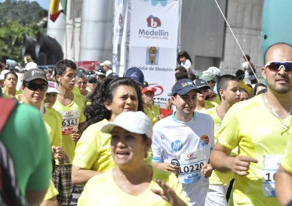 Esteban Jaramillo y Sebastián Salazar - Más de 10 mil competidores se dieron cita en esta histórica cita deportiva que se corría en las modalidades de 5, 10, 21 y 42 kilómetros