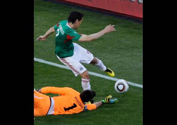 AP - Los aficionados mexicanos se mostraron pesimistas y con pocas esperanzas de que su selecci&#243;n siga con vida en el Mundial si enfrenta a Argentina en los octavos de final.