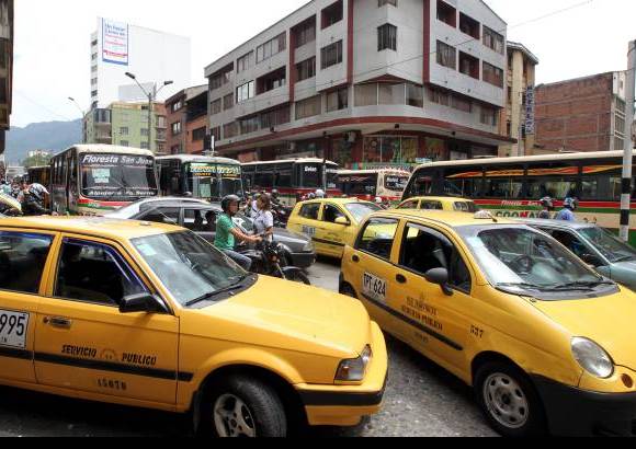Jaime P&#233;rez - Los comerciantes informales optaron por bloquear varias v&#237;as del centro de la ciudad, lo que provoc&#243; una gran congesti&#243;n vehicular.