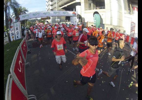Esteban Jaramillo y Sebastián Salazar - Más de 10 mil competidores se dieron cita en esta histórica cita deportiva que se corría en las modalidades de 5, 10, 21 y 42 kilómetros.