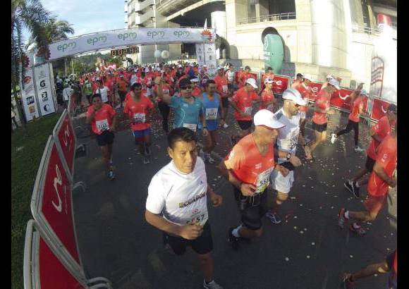 Esteban Jaramillo y Sebastián Salazar - Más de 10 mil competidores se dieron cita en esta histórica cita deportiva que se corría en las modalidades de 5, 10, 21 y 42 kilómetros.