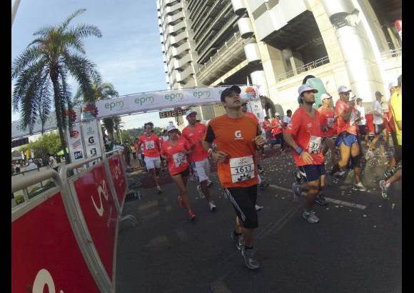 Esteban Jaramillo y Sebastián Salazar - Más de 10 mil competidores se dieron cita en esta histórica cita deportiva que se corría en las modalidades de 5, 10, 21 y 42 kilómetros.