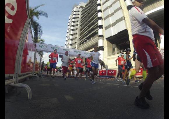 Esteban Jaramillo y Sebastián Salazar - Más de 10 mil competidores se dieron cita en esta histórica cita deportiva que se corría en las modalidades de 5, 10, 21 y 42 kilómetros.