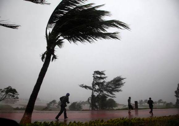 Reuters - El temporal Nesat ha causado por el momento 43 muertos, una cifra que según las autoridades irá en aumento en las próximas horas a medida que aparezcan los cuerpos de algunos de los 30 desaparecidos.