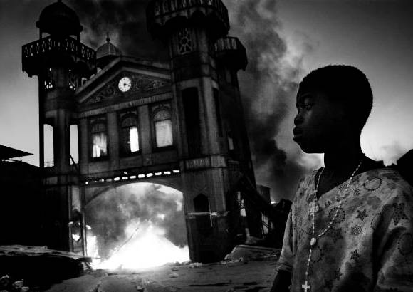 AP - Riccardo Venturi, de Italia, gan&#243; con la imagen que muestra la destrucci&#243;n en Puerto Pr&#237;ncipe, Hait&#237;.