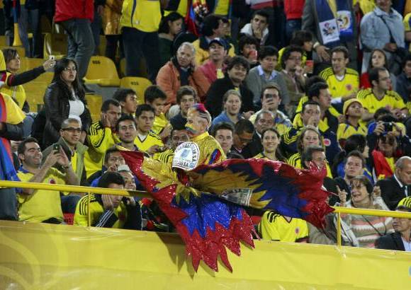 Colprensa - Sobre la hora, Mal&#237;, evidentemente exhausta, se desmoron&#243; al perder a Traore por juego brusco. Poco despu&#233;s lleg&#243; el tanto de Rodr&#237;guez y la alegr&#237;a para la afici&#243;n tricolor que celebr&#243; el triunfo y la clasificaci&#243;n a la fase de los octavos de final.