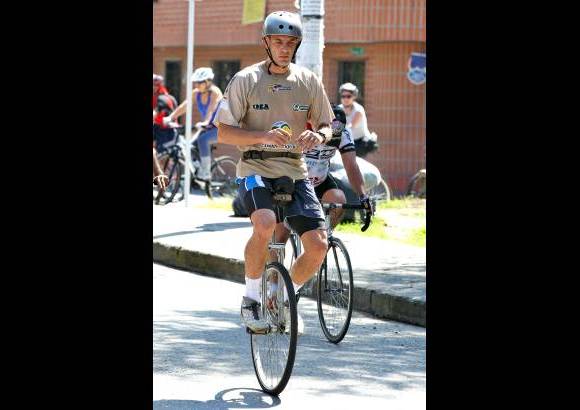 Juan Antonio Sánchez - Este domingo se realizó el Ciclopaseo por las calles de Medellín con motivo del Día de la Bicicleta. Pequeños y grandes disfrutaron del recorrido que reunió a la familia y los amigos. Todos compartieron el lema del evento: En bici somos más felices.