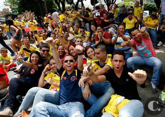 JULIO C&#201;SAR HERRERA - En Medell&#237;n, la fiesta por el triunfo de Colombia en el debut del Mundial de Brasil-2014, no fue inferior a lo vivido en el mism&#237;simo estadio Mineirao de Belo Horizonte. En el Parque Lleras, Plaza Mayor y La Mota el triunfo de la tricolor se vivi&#243; con mucha euforia.