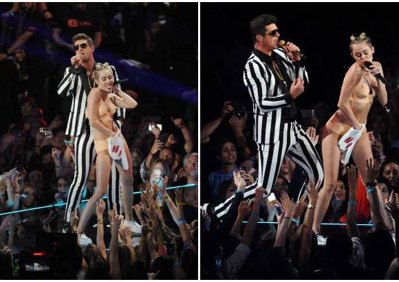 AP - Miley Cyrus y Robin Thicke cantaron juntos en la gala de los Premios MTV. Ninguno de los dos gan&#243; premio.