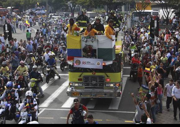 Róbinson Sáenz - Durante toda la caravana los medallistas Olímpicos se vieron felices y agradecidos por el recibimiento que les brindó la ciudad.
