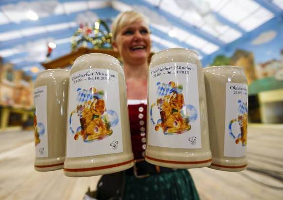 Reuters - Fueron presentadas las jarras de cerveza que tendr&#225; el famoso Oktoberfest, festival cervecero que se realiza cada a&#241;o en Munich, Alemania.