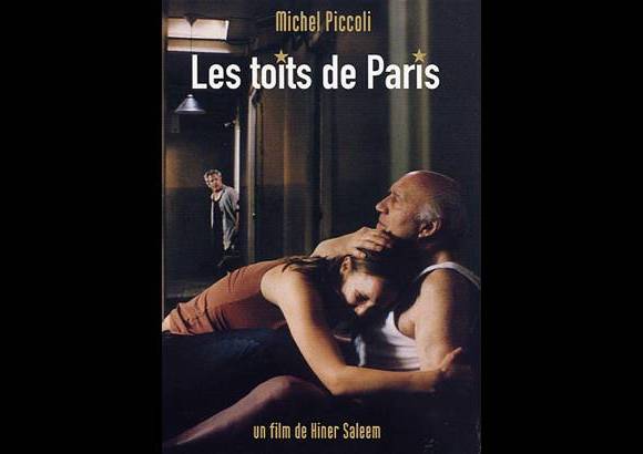 Les toits de Paris - Los techos de París (Hiner Salem, 2007) - Hoy, bajo los techos de Paris, hace mucho calor, más aún si eres viejo y pobre. Marcel y Amar huyen del calor en la piscina o almorzando en la fábrica de cerveza. Allí, Marcel entabla una amistad especial con Thérese, una camarera que le comparte sus problemas e inquietudes.