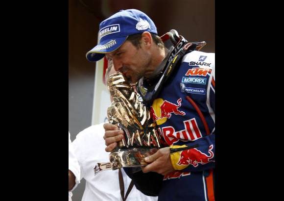 Reuters - En un final de competencia agitado, Despres fue más regular y al final ganó con holgura por los problemas mecánicos de Coma en la penúltima etapa.