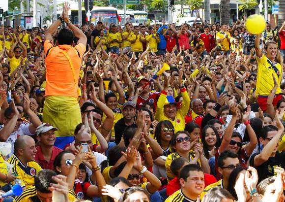 FOTO JAIME P&#201;REZ - A miles de kil&#243;metros del Maracan&#225; los aficionados de Colombia festejaron el hist&#243;rico triunfo ante Uruguay y la clasificaci&#243;n de la Selecci&#243;n, por primera vez, a unos cuartos de final en la Copa del Mundo.