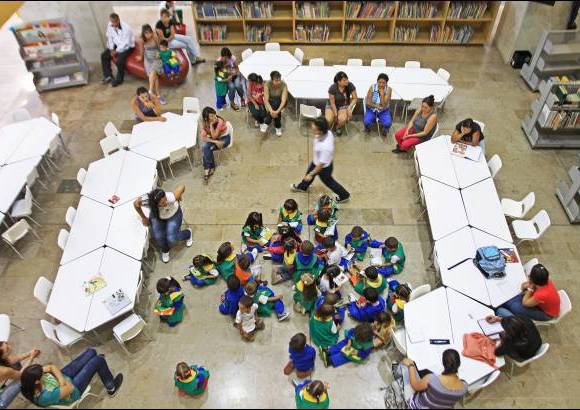 FOTO EL COLOMBIANO - Espacios dise&#241;ados para contribuir a la transformaci&#243;n de la ciudad desde los &#225;mbitos educativo, cultural y social. En los parques biblioteca convergen distintas instituciones en un mismo espacio para generar tejido social y plantear un nuevo estilo de convivencia.