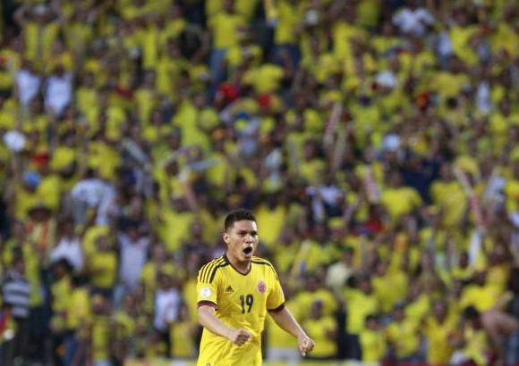 Reuters - Y la remontada empez&#243; a los 69 minutos, cuando en una acci&#243;n dentro del &#225;rea de James, que le permiti&#243; a Armero centrar, gener&#243; que Te&#243;filo Guti&#233;rrez rematara fuerte para marcar el primer descuento y as&#237; naciera la ilusi&#243;n de llegar a la igualdad.