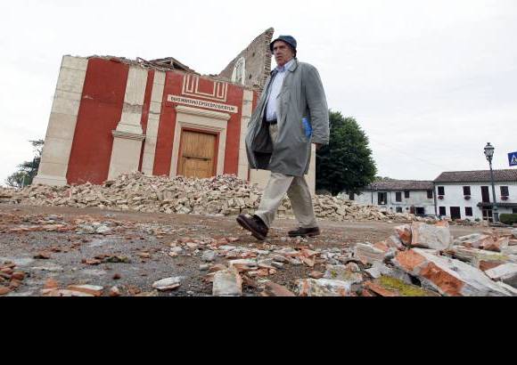 AP - El epicentro del temblor, el más fuerte que sacude Italia en tres años, se ubicó cerca de la ciudad de Módena, en la región de Emilia-Romagna, en el valle del río Po, y los temblores se sintieron en varios regiones aledañas como Liguria, que tiene frontera con Francia, y Friuli, que limita con Eslovenia.