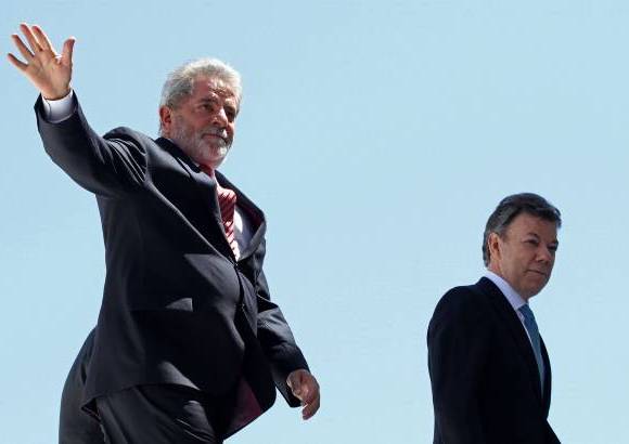 AP - El presidente brasileño, Luiz Inácio Lula da Silva, recibió a su homólogo colombiano, Juan Manuel Santos, con una vistosa ceremonia.