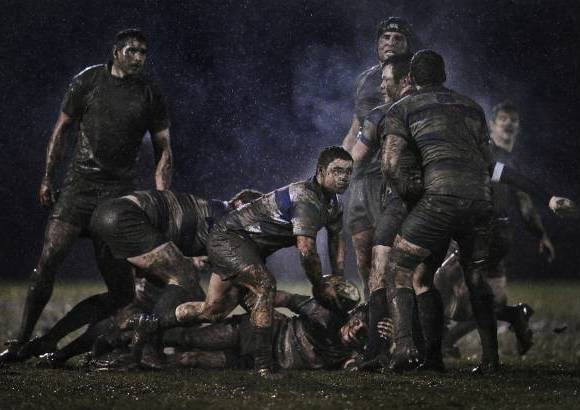 Reuters - Ray McManus, de Irlanda, gan&#243; el segundo puesto en la categor&#237;a de Deportes, con esta foto del partido de Rugby entre Old Belvedere y Blackrock en Dubl&#237;n.