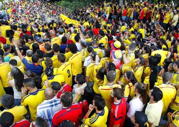 FOTO JAIME P&#201;REZ - A miles de kil&#243;metros del Maracan&#225; los aficionados de Colombia festejaron el hist&#243;rico triunfo ante Uruguay y la clasificaci&#243;n de la Selecci&#243;n, por primera vez, a unos cuartos de final en la Copa del Mundo.
