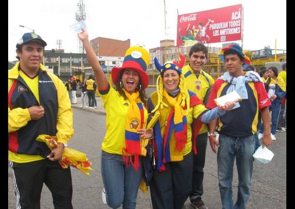 Wilson D&#237;az S&#225;nchez - Mucha alegr&#237;a y fiesta en los alrededores del estadio antes del compromiso.