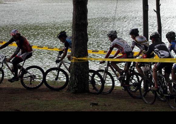 Manuel Saldarriaga - Rodeados de un gran paisaje los competidores brindaron un gran espectáculo, donde la alegría de los asistentes permitió que se viviera un gran día con sabor a ciclismo y barro.