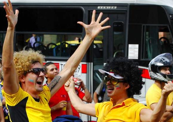 FOTO JAIME P&#201;REZ - A miles de kil&#243;metros del Maracan&#225; los aficionados de Colombia festejaron el hist&#243;rico triunfo ante Uruguay y la clasificaci&#243;n de la Selecci&#243;n, por primera vez, a unos cuartos de final en la Copa del Mundo.