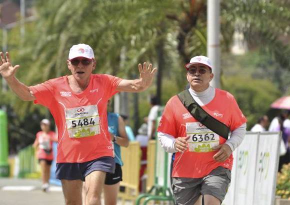 Esteban Jaramillo y Sebasti&#225;n Salazar - M&#225;s de 10 mil competidores se dieron cita en esta hist&#243;rica cita deportiva que se corr&#237;a en las modalidades de 5, 10, 21 y 42 kil&#243;metros.