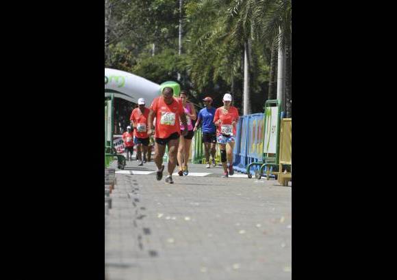 Esteban Jaramillo y Sebasti&#225;n Salazar - M&#225;s de 10 mil competidores se dieron cita en esta hist&#243;rica cita deportiva que se corr&#237;a en las modalidades de 5, 10, 21 y 42 kil&#243;metros.