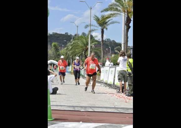 Esteban Jaramillo y Sebasti&#225;n Salazar - M&#225;s de 10 mil competidores se dieron cita en esta hist&#243;rica cita deportiva que se corr&#237;a en las modalidades de 5, 10, 21 y 42 kil&#243;metros.