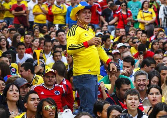 FOTO JAIME P&#201;REZ - A miles de kil&#243;metros del Maracan&#225; los aficionados de Colombia festejaron el hist&#243;rico triunfo ante Uruguay y la clasificaci&#243;n de la Selecci&#243;n, por primera vez, a unos cuartos de final en la Copa del Mundo.