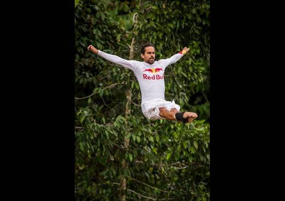 FOTO CORTESIA - COLPRENSA - Adem&#225;s de ejecutar sus mejores saltos, Orlando intercambi&#243; costumbres, comparti&#243; experiencias, disfrut&#243; del paisaje y vivi&#243; las maravillas de este hermoso lugar, l&#237;nea imaginaria que divide a estos tres pa&#237;ses latinoamericanos.
