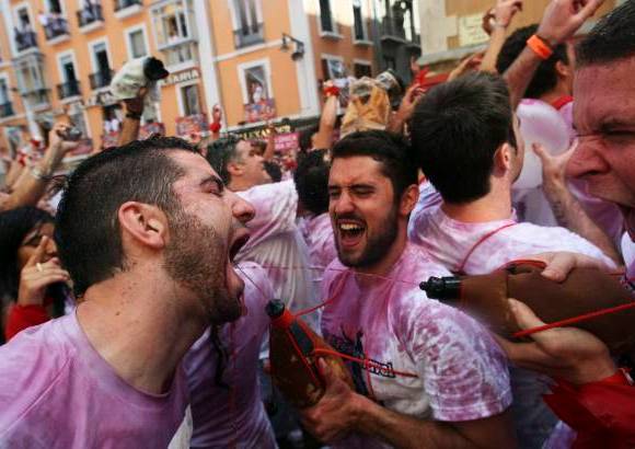 Reuters - Los Sanfermines son famosos en el mundo entero por los peligrosos y emocionantes encierros que se celebran a primera hora de la mañana.