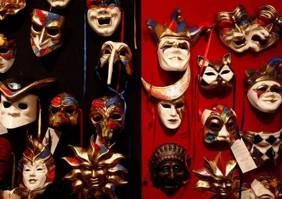 Reuters - Las máscaras son tradicionales y muy llamativas porque son elaboradas a mano.