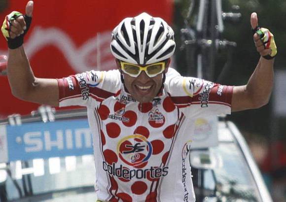 Colprensa - El ciclista Fernando Camargo, de Loter&#237;a-Indeportes Boyac&#225;, levant&#243; los brazos en la meta de Manizales y se adjudic&#243; la novena etapa de la Vuelta a Colombia con un tiempo de 2 horas, 57 minutos y 39 segundos.