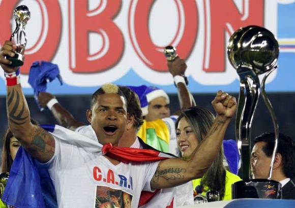 Colprensa - Millonarios alcanz&#243; la estrella 14 al superar en la gran final de la Liga Postob&#243;n II-2012 al Independiente Medell&#237;n. Dram&#225;tica definici&#243;n desde los penaltis despu&#233;s de empatar 0-0 en la ida y 1-1 este domingo.