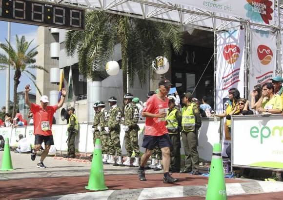 Esteban Jaramillo y Sebastián Salazar - Más de 10 mil competidores se dieron cita en esta histórica cita deportiva que se corría en las modalidades de 5, 10, 21 y 42 kilómetros.