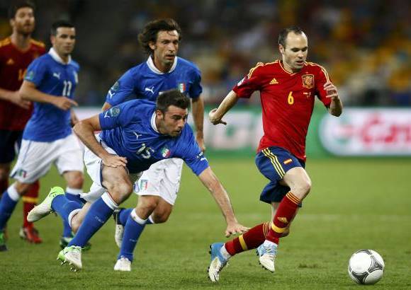 Reuters - &quot;No juego para hacer balones de oro, lo hago para ser feliz&quot; : Andr&#233;s Iniesta, figura de la selecci&#243;n espa&#241;ola.