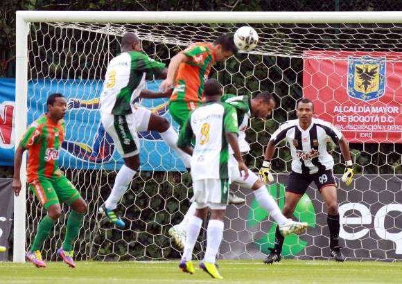 Colprensa - Envigado super&#243; en el estadio de Techo 0-2 a Equidad.